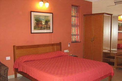 Renzo'S Inn Калангуте Екстериор снимка